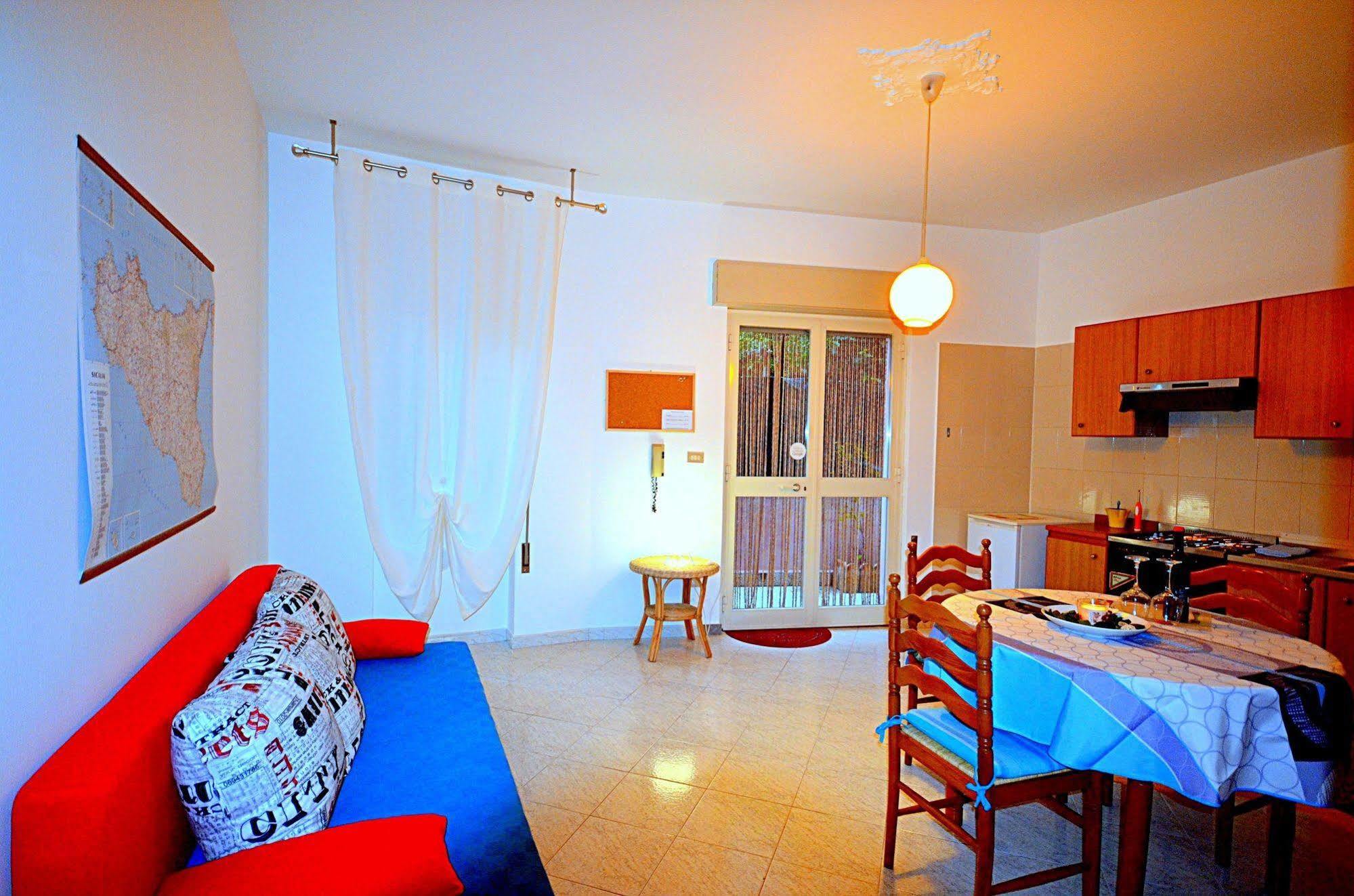 Naxos Sea Holiday Apartments จีอาร์ดีนี นักซอส ภายนอก รูปภาพ